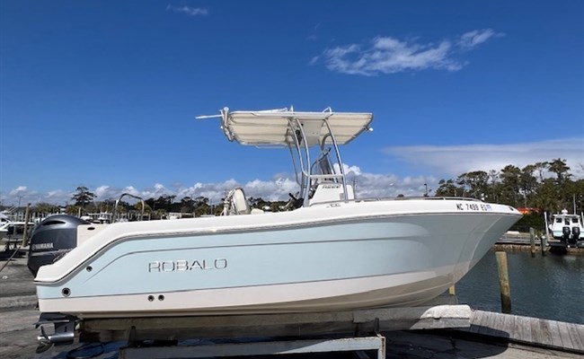 2017 Robalo R222 ES